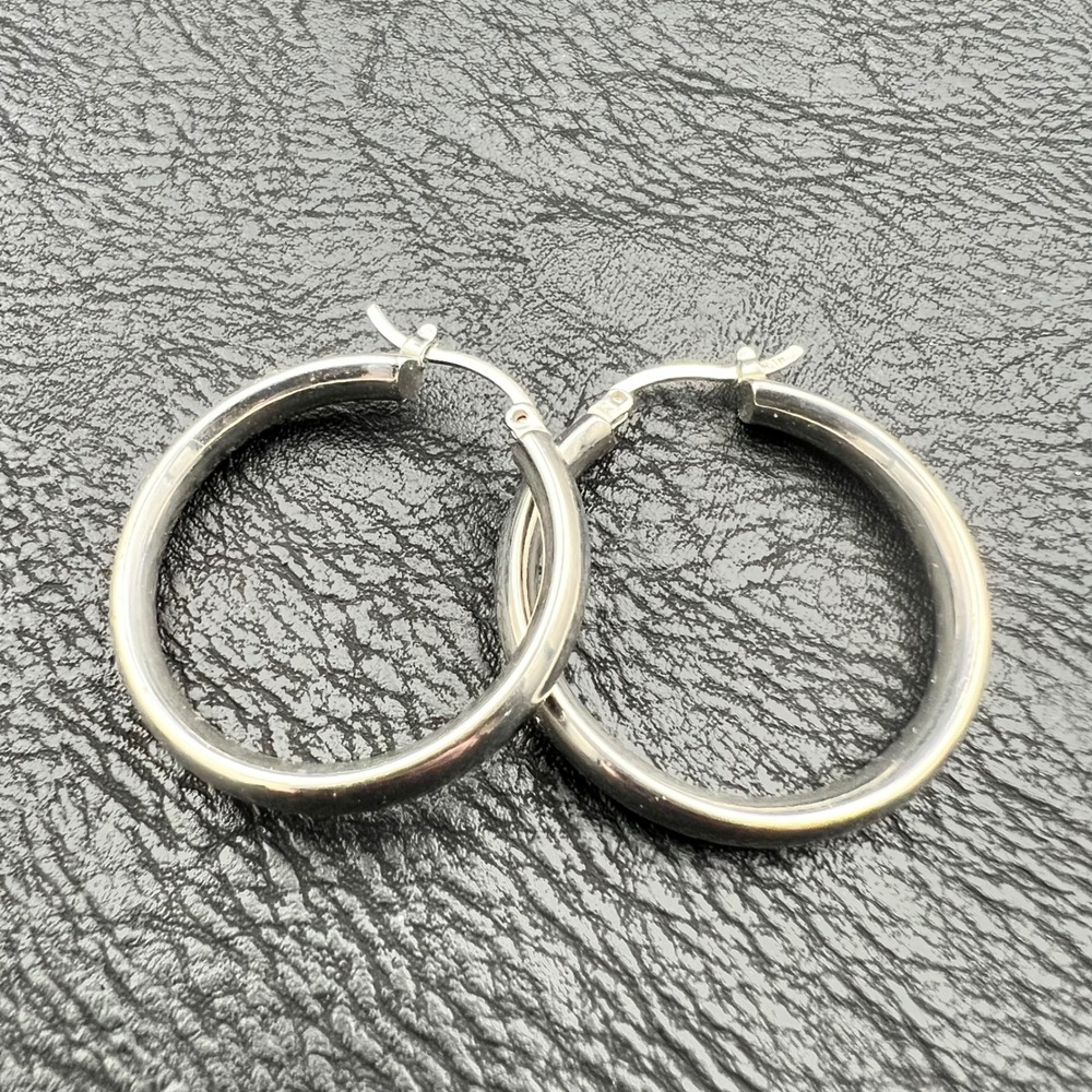 Classic Hoop Earrings OS Silver Excellent